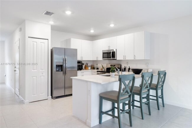 Photo - 5025 SW 37th St