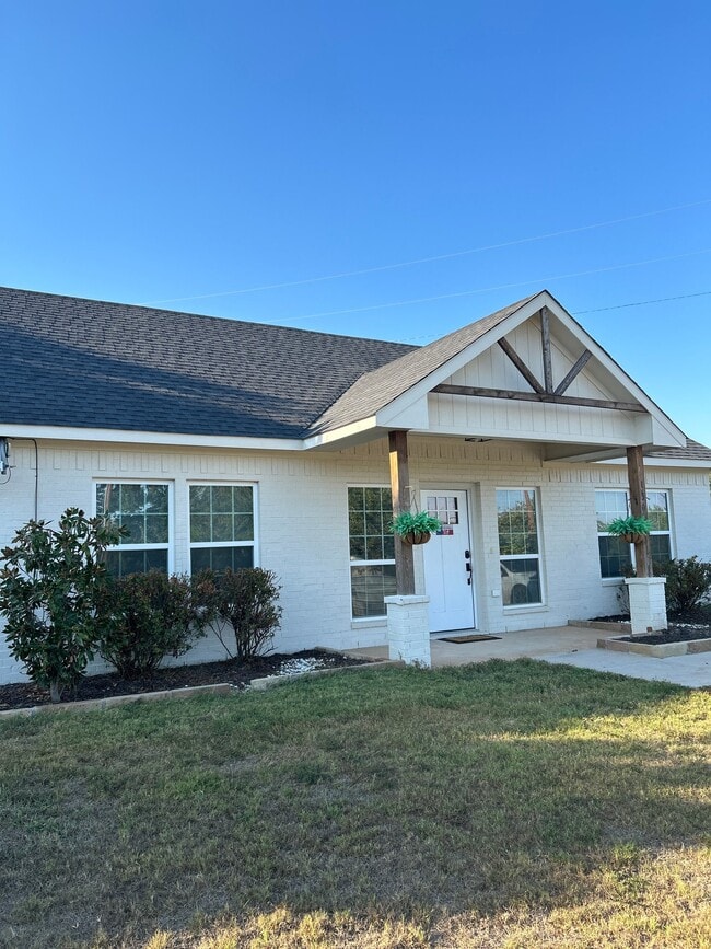 Photo - 1300 Phoenix Ct