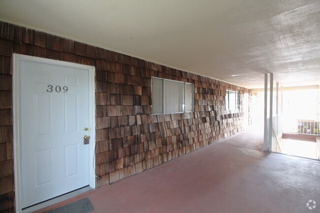 Building Photo - Bayfront Living Minutes from Downtown, NAS... Rental