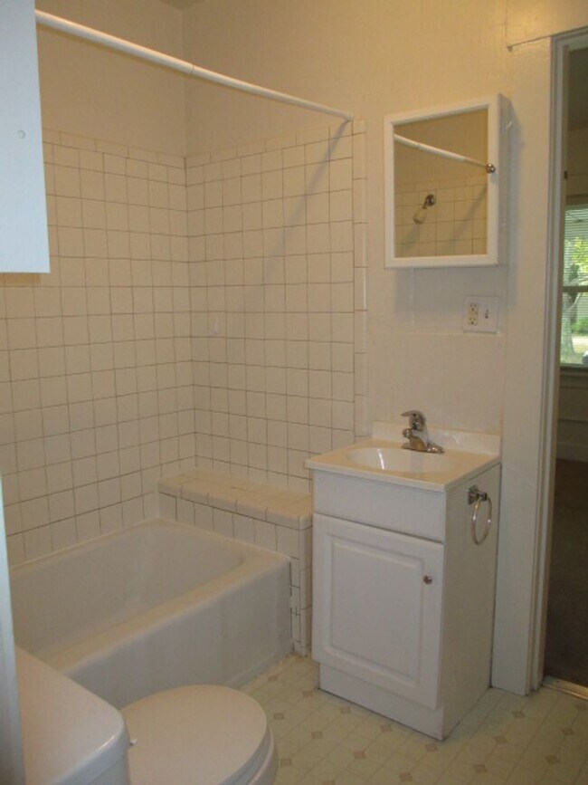 House with large yard near the UC Davis Me... Rental House Rental in