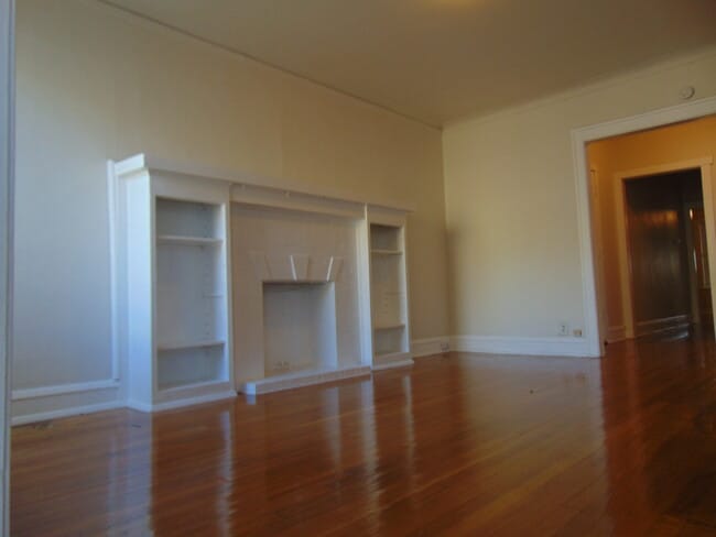 Photo - 2209 E 70th St Unidad 2