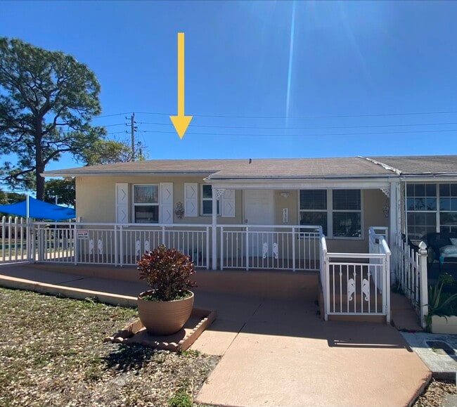 Building Photo - 938 Sumter Rd E