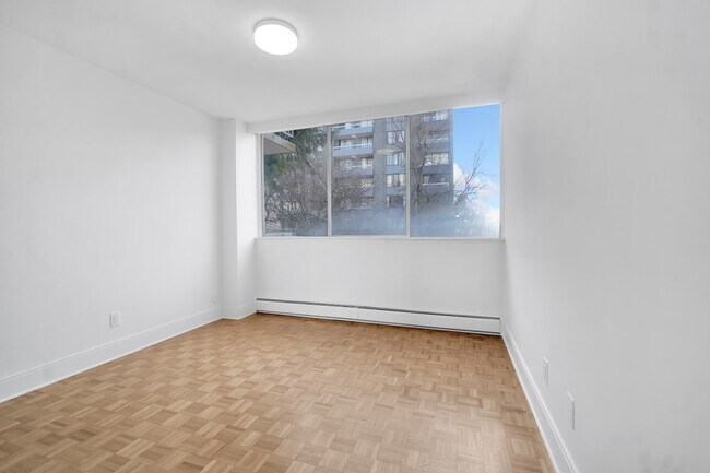 Photo - 1433 Burnaby Street