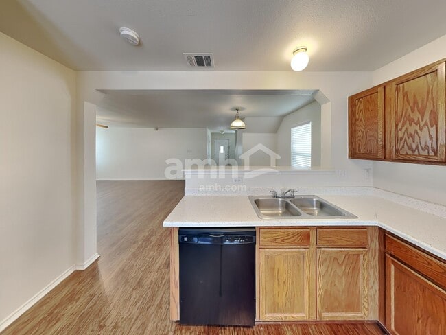 Photo - 122 Mallow Grove