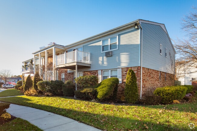 Photo - 260 Waverly Ave