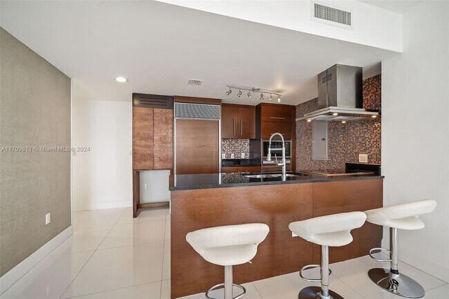 Photo - 495 Brickell Ave