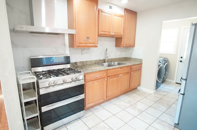 Photo - 18420 Crest Ave