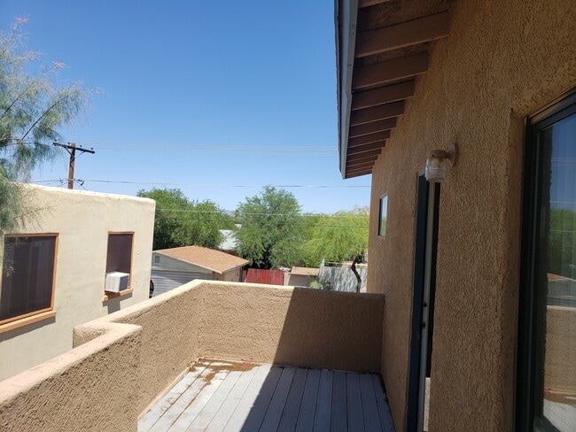 Photo - 1133 E Elm St Unit #2 - 5 Bed