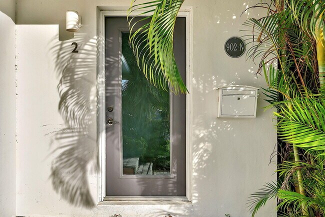 Photo - 902 N J St