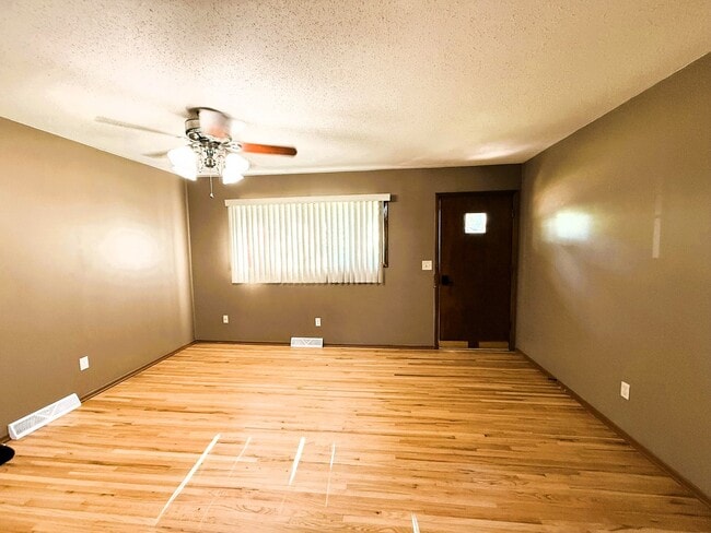 Photo - 3147 S Gordon Ave