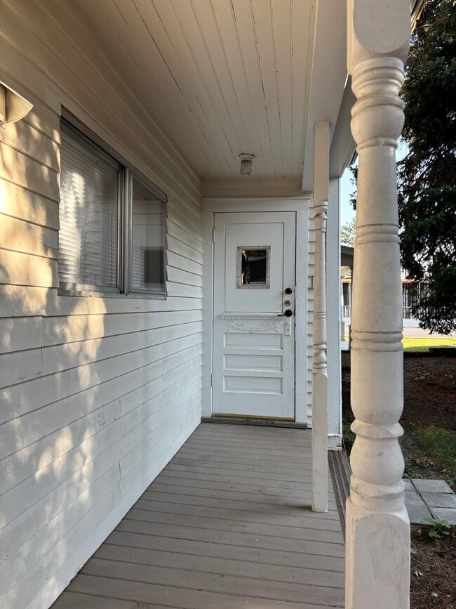 Building Photo - 516 Unit 516 W Main #2 Rental