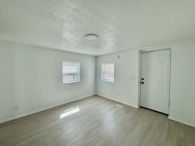 Photo - 529 SE 15th St