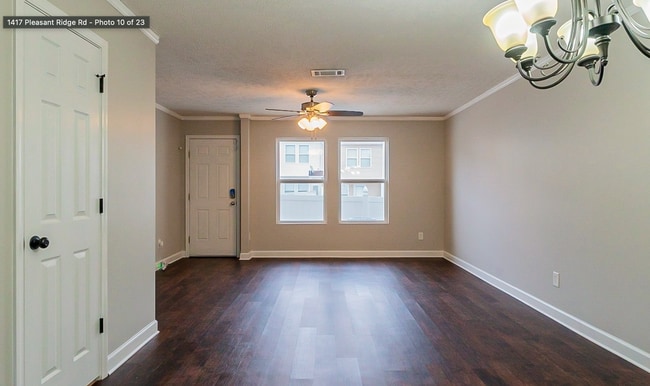 Sala de estar vacía - 1417 Pleasant Ridge Rd