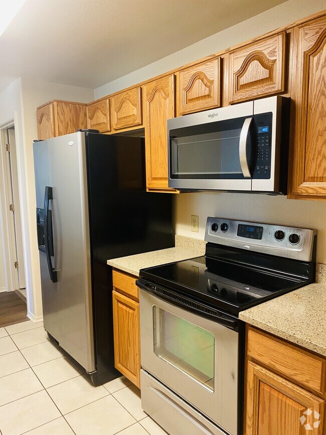 Building Photo - 2550 E River Rd Rental