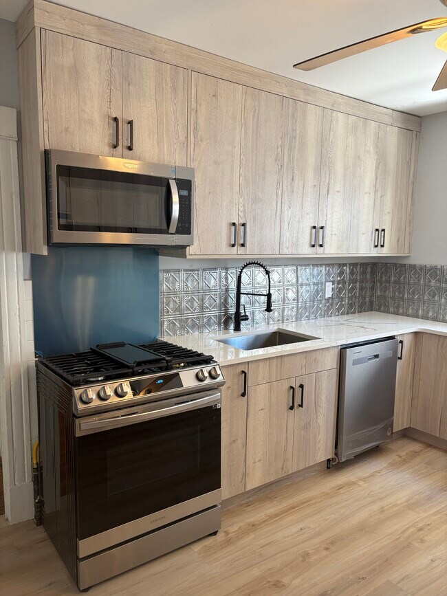 Cocina recién removida - 381 Huntington Ave Unidad Lower