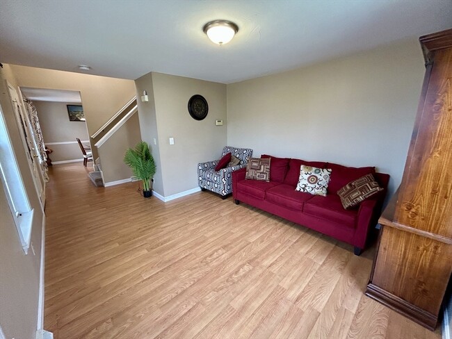 35 Fox Meadow Dr