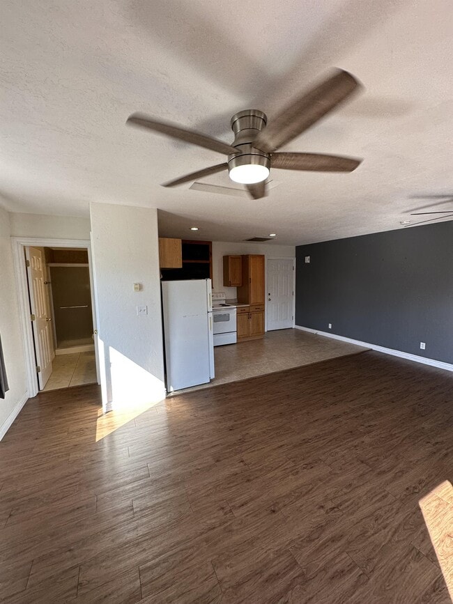 Photo - 1405 E MacKenzie Dr