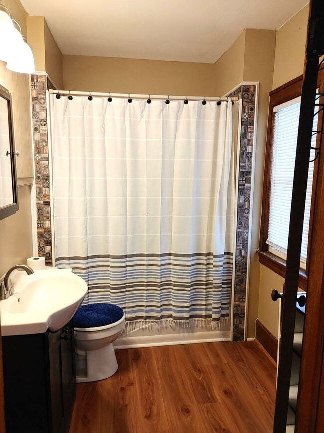 Photo - 702 1/2 28th Street