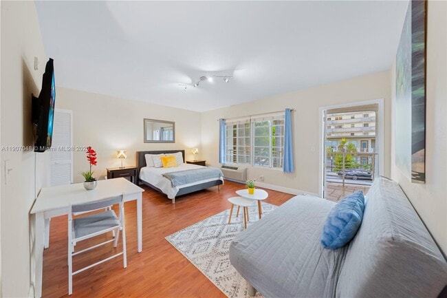 Building Photo - 1241 14th St Unit 11