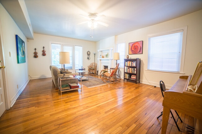 Building Photo - 3513 Wyandotte St Unit 3N