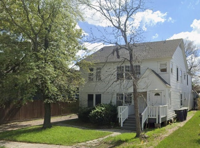 Building Photo - 1552 Lombardy St Unit 2