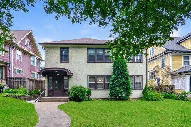 Photo - 969 St Clair Ave