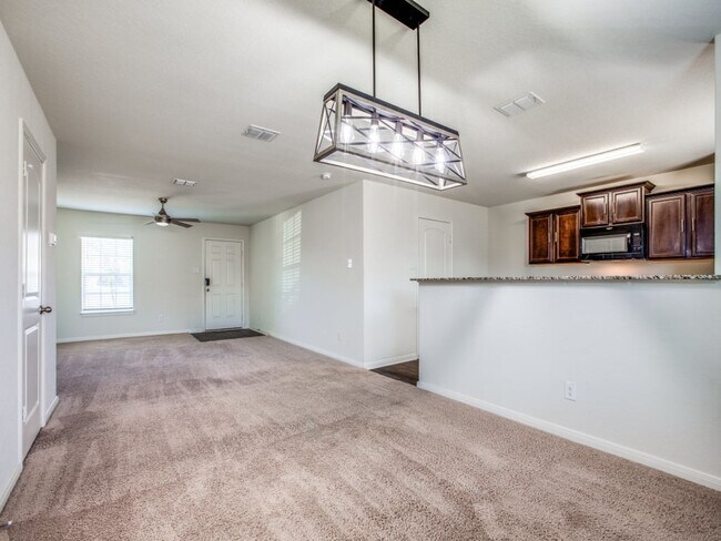 Photo - 6528 Chevlar Pass