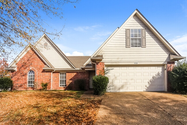 Building Photo - 9939 Greenalder Cove N