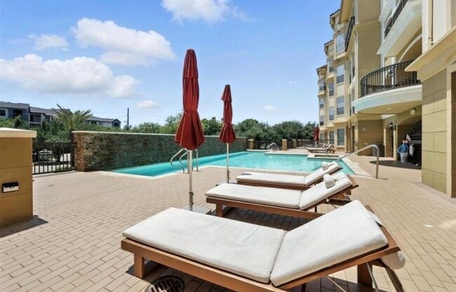 Building Photo - 7575 Kirby Dr Unit 1113