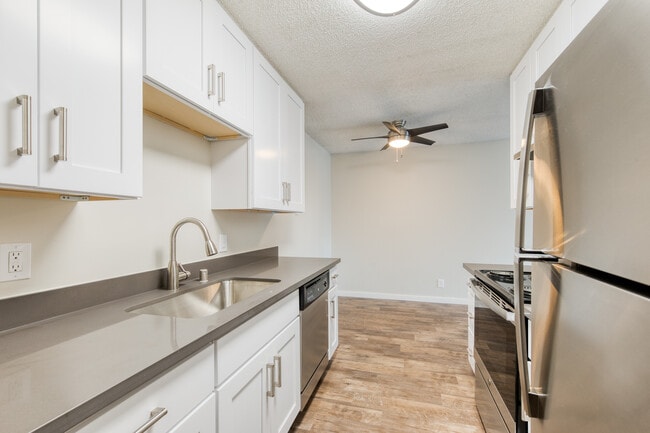 Photo - Fenix 424 by Trion Living