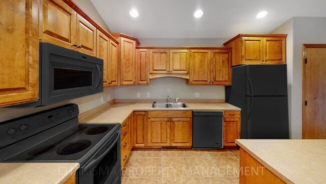 Photo - 3 BD, 2.5 BA TOWNHOME, DOUBLE ATTACHED GARAGE, PET FRIENDLY, WALK OUT DECK, LOTS OF SPACE!