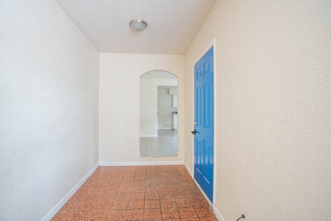 1846 Henry Cir SW