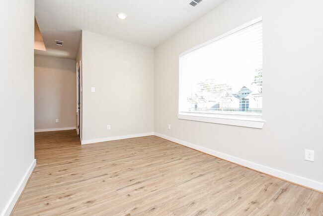 Photo - 10317 Lake Rd Unit 10C