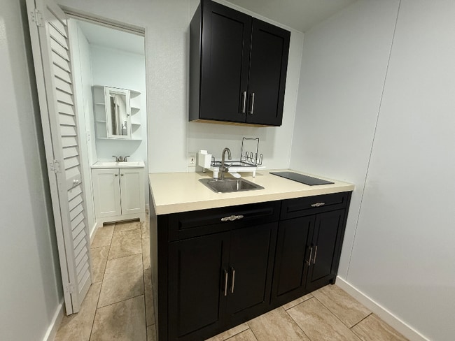 Photo - 231 W 41st St