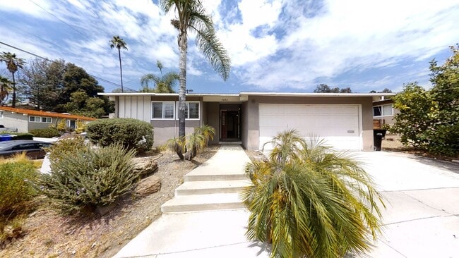 Building Photo - Spacious, Private! Great Yard! 4BD/2BA Rental