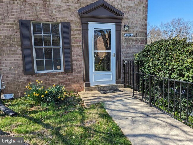 Photo - 8100 Lakecrest Dr Townhome