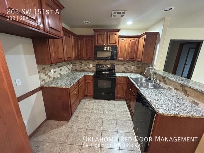 Photo - 805 SW 151st St