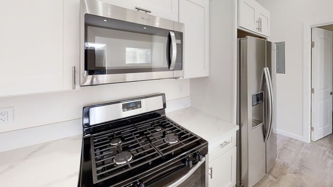 Photo - 4BD/2BA, Balcony Views!!