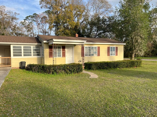 3 Bedroom, 1 Bath home in Live Oak with la... - 3 Bedroom, 1 Bath home in Live Oak with la...