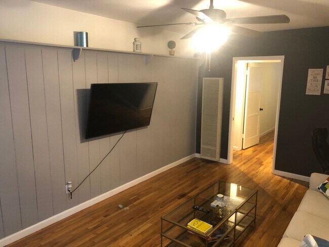 12423-25 Chandler Blvd