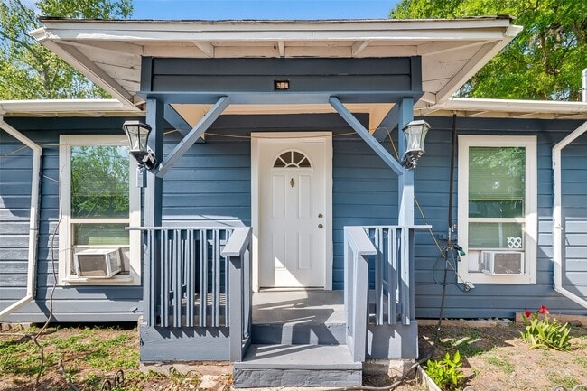 Building Photo - 968 Garapan St