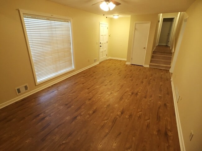 Photo - Kennesaw - 3 or 4BR - WALK to Big Shanty Park!