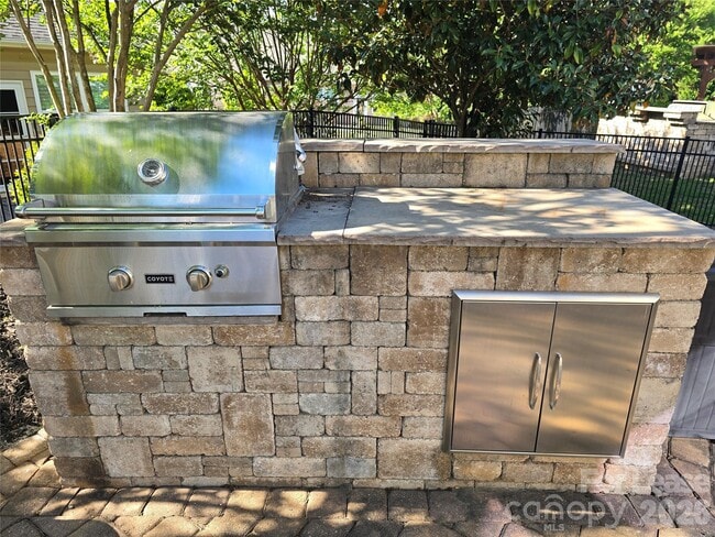 Photo - 5021 Kinross Ln