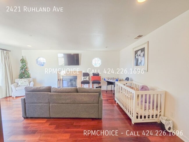 2421 Ruhland Ave