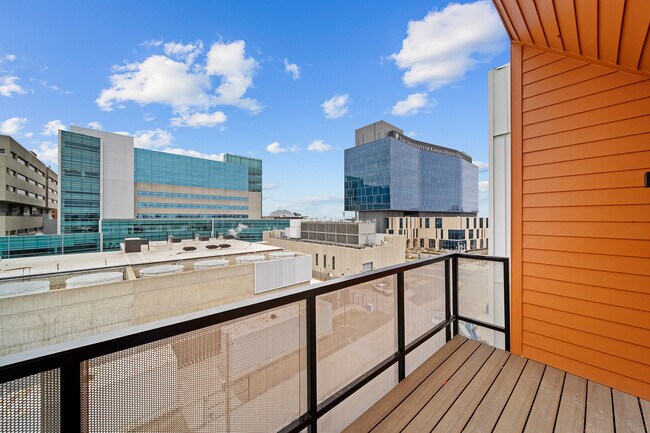 Citizen Balcony - Citizen