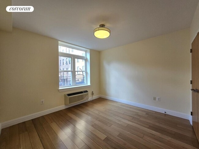 Photo - 70 W 139th St