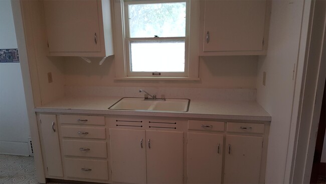Photo - 659 W 16th St