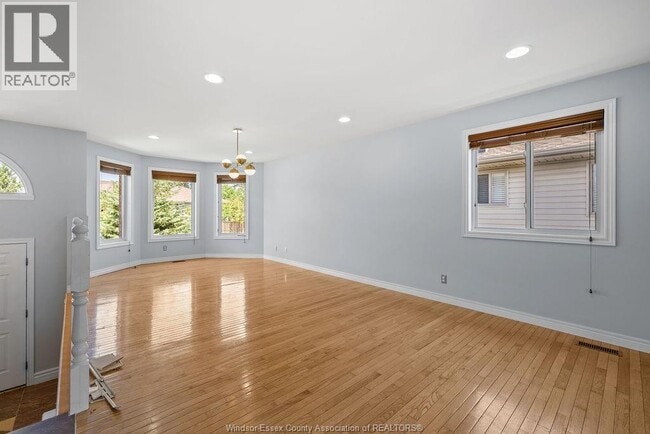 Photo - 707 Sarah Ct