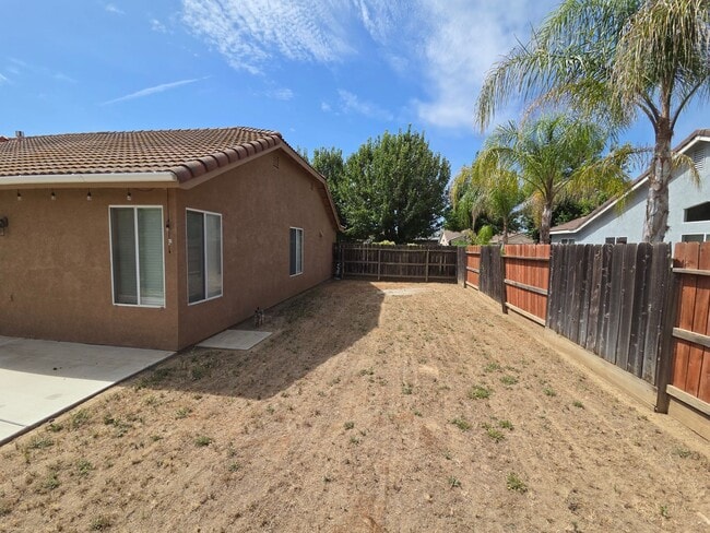 Photo - For Rent: 3 bedroom 2 bath