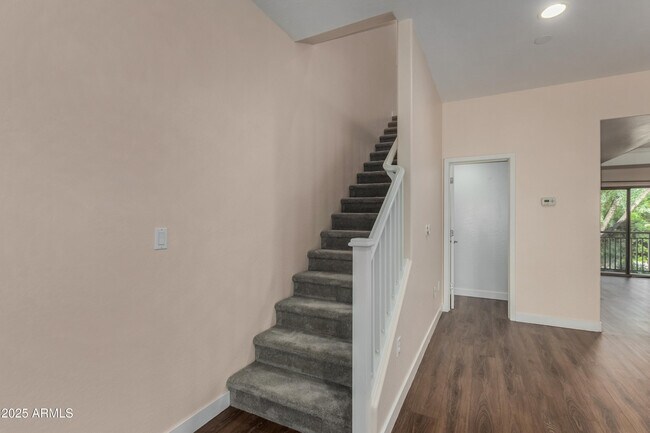 Photo - 815 E Rose Ln
